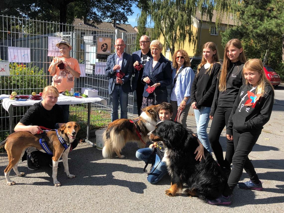 Hundekotbeutel-Spender am Schulgelände